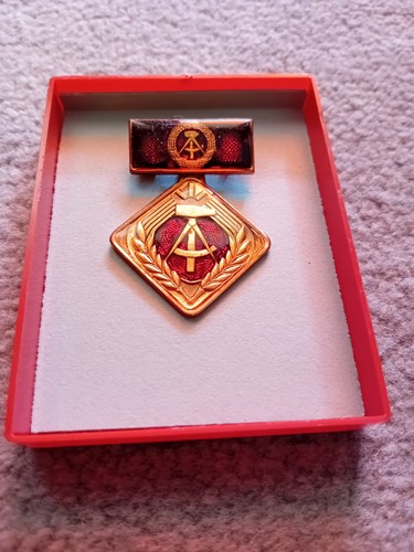 Für patriotische leistungen - für,