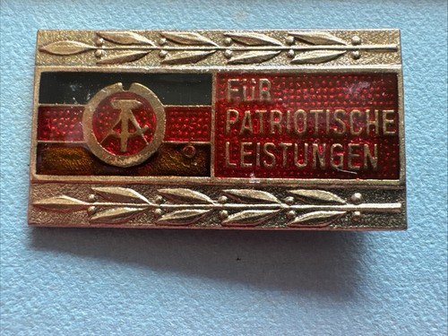 Ddr ehrennadel nationale front - ddr,