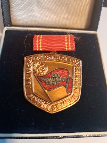 Medaille für ausgezeichnete - medaille:,